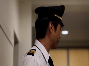 JUC-883マドンナ航空presents人妻CA物语私はのろまなカメじゃない！～美熟女CA养成学校、涙とエロスの勐特训！第02集