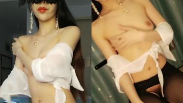 面罩小姐姐经网友要求摘下面罩自慰给大家观赏