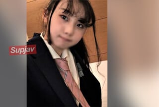 FC2PPV 3244600 [初中出しハメ潮]〈10代纯情派娘〉人生初のハメ撮りでザーメン大量受精！「赤ちゃんできたらどうしよう・・・」