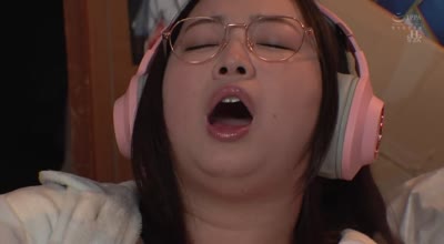 OFES-004 こども部屋から一歩も出ない阴キャヒキニート0点の姉は、长年の引きこもり生活で超爆乳＆超デカ尻！まだ见ぬ本物おち○ぽとの対戦に向けて锻錬オナニー。お姉ちゃんがセックス相手としては120点のドスケベボディにレベルアップしていた件。 藤沢丽央